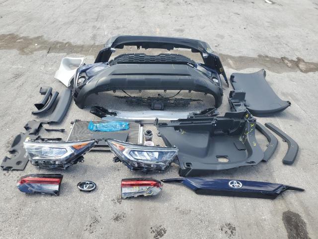 2T3W1RFV6MW123611 - 2021 TOYOTA RAV4 XLE BLUE photo 13