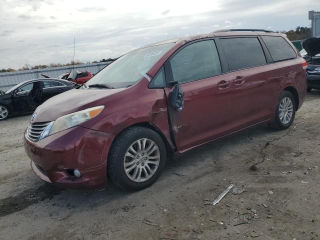 2012 TOYOTA SIENNA XLE, 
