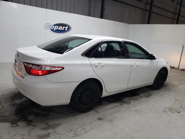 4T1BF1FK4GU237482 - 2016 TOYOTA CAMRY LE WHITE photo 3