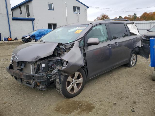 2014 TOYOTA SIENNA LE, 