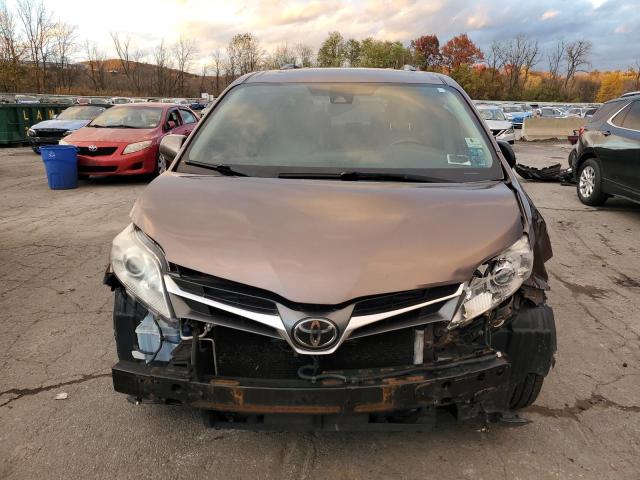 5TDYZ3DC4JS963349 - 2018 TOYOTA SIENNA XLE Коричневый фото 5