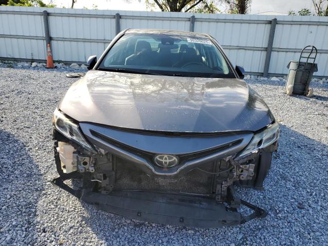 4T1B11HKXKU804489 - 2019 TOYOTA CAMRY L Сірий фото 5