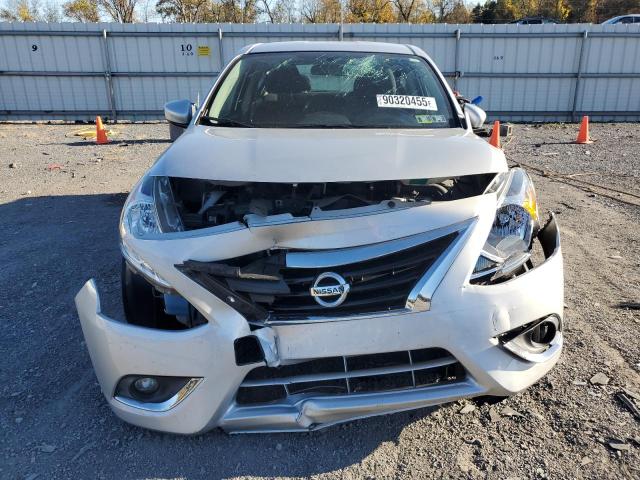 3N1CN7AP0KL828884 - 2019 NISSAN VERSA S 银色 照片 5