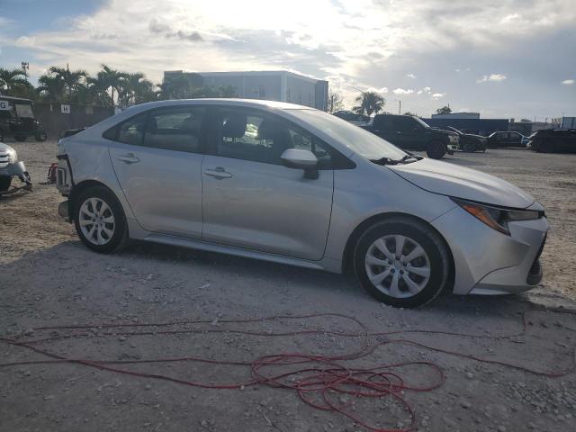 JTDEPMAEXMJ159675 - 2021 TOYOTA COROLLA LE SILVER photo 4