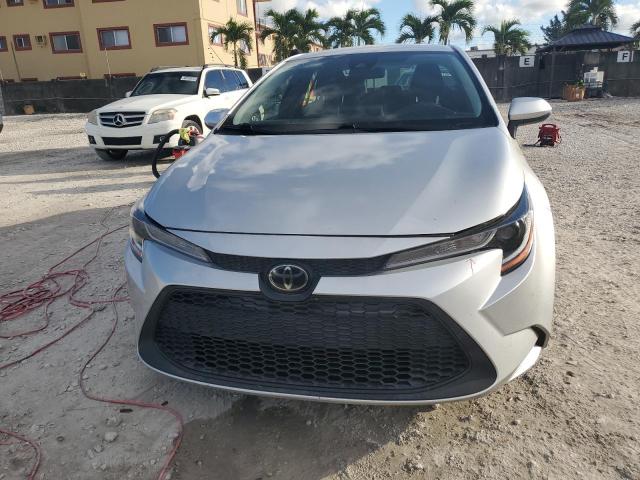 JTDEPMAEXMJ159675 - 2021 TOYOTA COROLLA LE SILVER photo 5