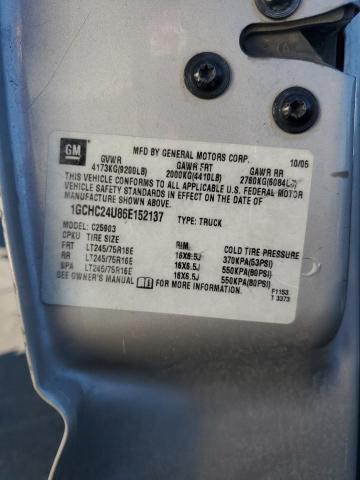 1GCHC24U86E152137 - 2006 CHEVROLET SILVERADO C2500 HEAVY DUTY SILVER photo 12
