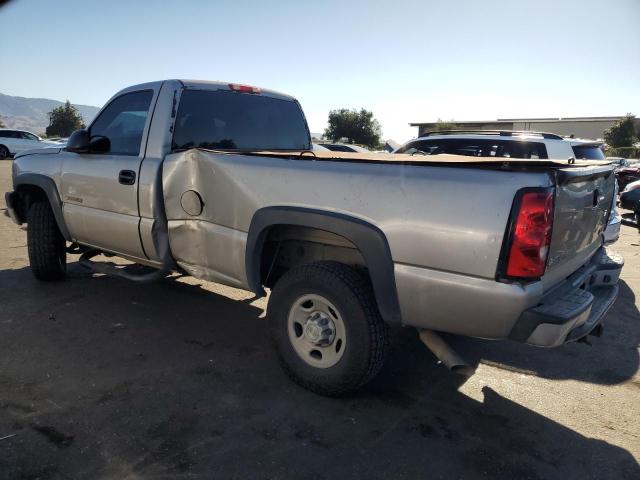 1GCHC24U86E152137 - 2006 CHEVROLET SILVERADO C2500 HEAVY DUTY SILVER photo 2