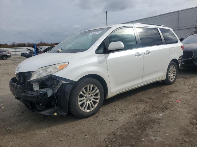2016 TOYOTA SIENNA XLE, 