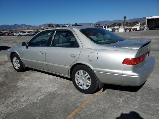 4T1BG22K81U068986 - 2001 TOYOTA CAMRY CE ვერცხლისფერი ფოტო 2