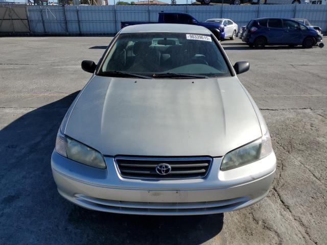 4T1BG22K81U068986 - 2001 TOYOTA CAMRY CE ვერცხლისფერი ფოტო 5