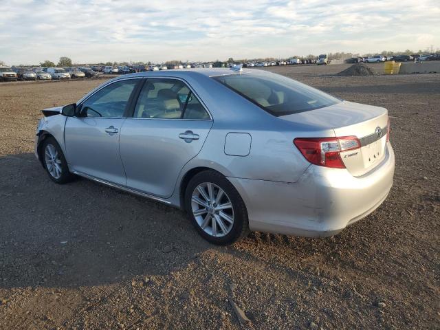 4T1BK1FKXDU526518 - 2013 TOYOTA CAMRY SE SILVER photo 2