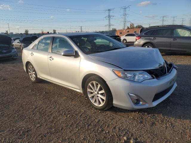 4T1BK1FKXDU526518 - 2013 TOYOTA CAMRY SE SILVER photo 4