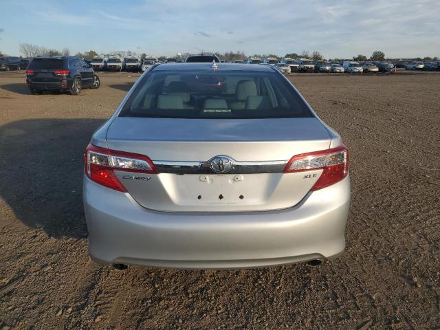 4T1BK1FKXDU526518 - 2013 TOYOTA CAMRY SE SILVER photo 6