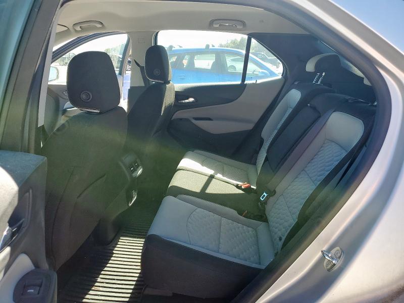 2GNAXHEV4J6159526 - 2018 CHEVROLET EQUINOX LS Күміс фото 11