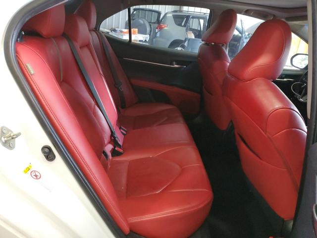 4T1BZ1HK4JU017111 - 2018 TOYOTA CAMRY XSE WHITE photo 10