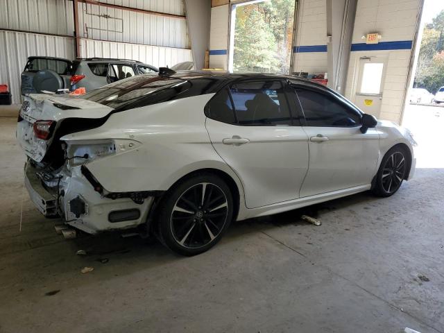 4T1BZ1HK4JU017111 - 2018 TOYOTA CAMRY XSE WHITE photo 3