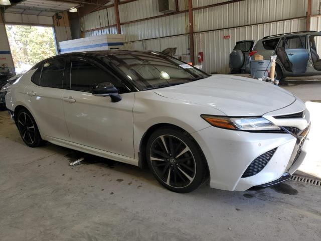 4T1BZ1HK4JU017111 - 2018 TOYOTA CAMRY XSE WHITE photo 4