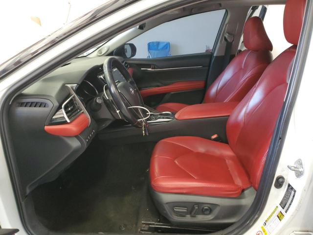 4T1BZ1HK4JU017111 - 2018 TOYOTA CAMRY XSE WHITE photo 7