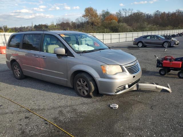 2C4RC1BG5DR584325 - 2013 CHRYSLER TOWN & COU TOURING SILVER photo 4