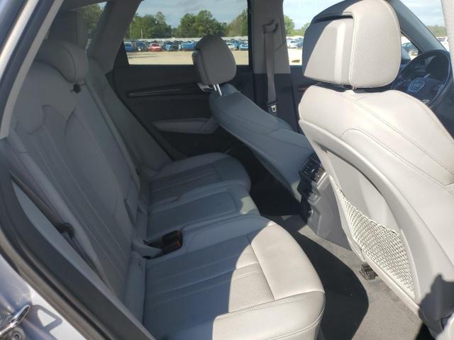 WA1BNAFY8J2023118 - 2018 AUDI Q5 PREMIUM PLUS SILVER photo 11