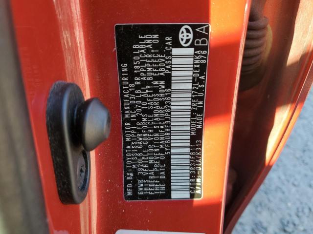 5YFBURHE9JP823616 - 2018 TOYOTA COROLLA L RED photo 12