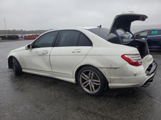 WDDGF8BB5CR209363 - 2012 MERCEDES-BENZ C 300 4MATIC WHITE photo 2