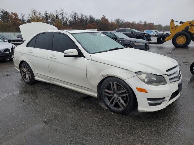 WDDGF8BB5CR209363 - 2012 MERCEDES-BENZ C 300 4MATIC WHITE photo 4