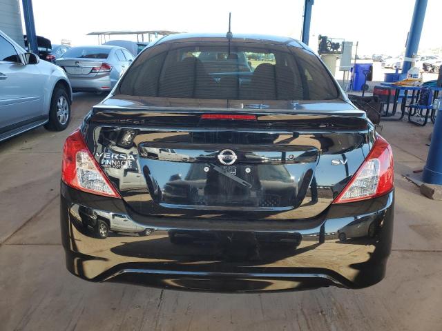 3N1CN7APXJL804218 - 2018 NISSAN VERSA S BLACK photo 6