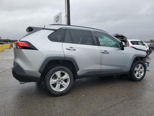 2T3W1RFV7KW054196 - 2019 TOYOTA RAV4 XLE 银色 照片 3