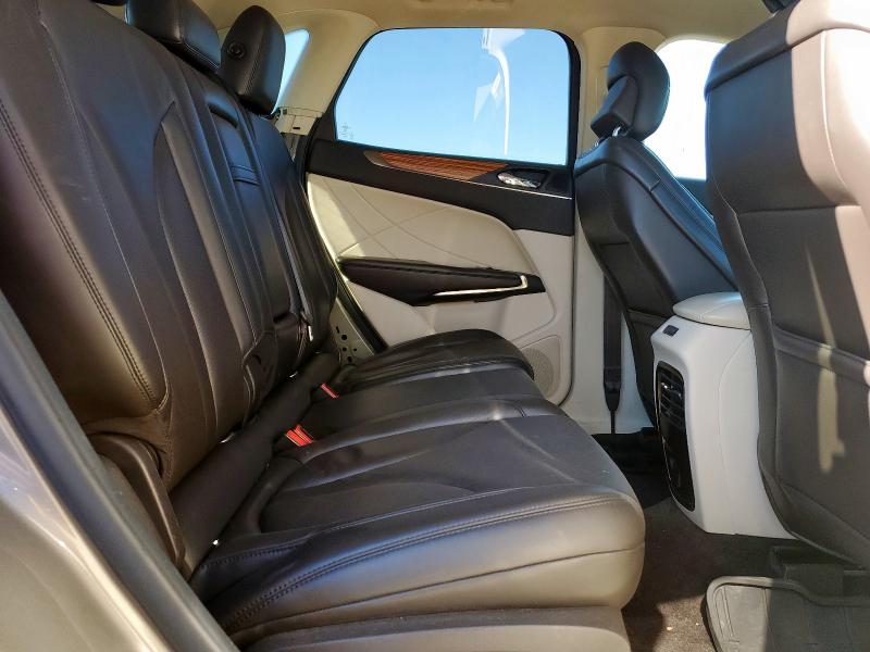 5LMCJ2D99GUJ24035 - 2016 LINCOLN MKC SELECT أسمر صورة 11