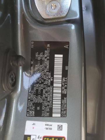 5TDYK3DC0BS096862 - 2011 TOYOTA SIENNA XLE GREEN photo 13