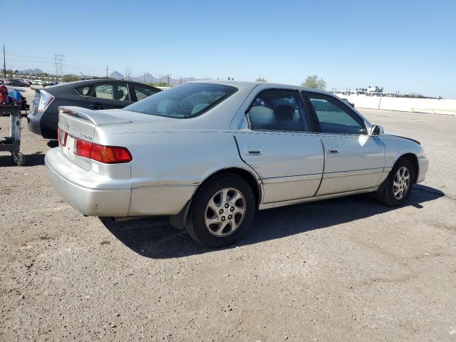 4T1BF28K0YU103721 - 2000 TOYOTA CAMRY LE ვერცხლისფერი ფოტო 3
