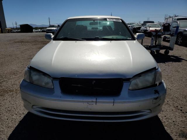 4T1BF28K0YU103721 - 2000 TOYOTA CAMRY LE ვერცხლისფერი ფოტო 5