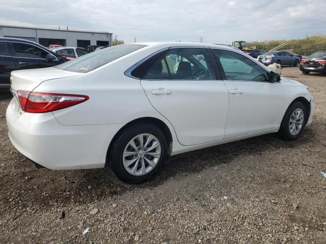 4T4BF1FK8FR504952 - 2015 TOYOTA CAMRY LE WHITE photo 3