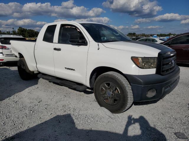 5TFRM5F13BX028202 - 2011 TOYOTA TUNDRA DOUBLE CAB SR5 WHITE photo 4