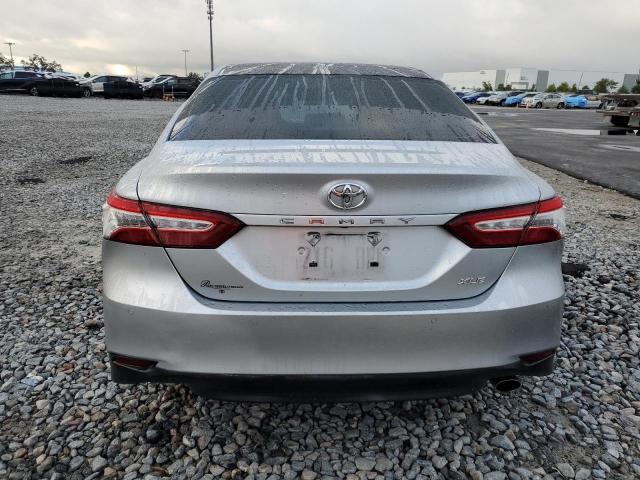 4T1B11HK5JU003371 - 2018 TOYOTA CAMRY L SILVER photo 6