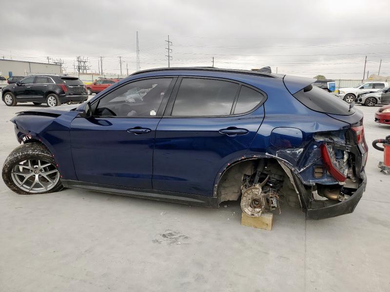 ZASFAKNN1J7B86803 - 2018 ALFA ROMEO STELVIO TI SPORT BLUE photo 2