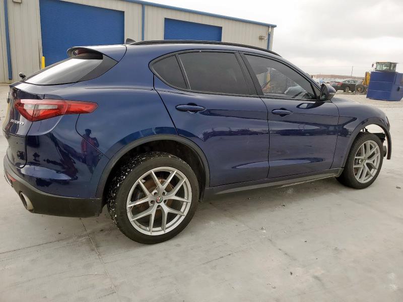 ZASFAKNN1J7B86803 - 2018 ALFA ROMEO STELVIO TI SPORT BLUE photo 3