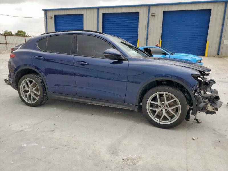 ZASFAKNN1J7B86803 - 2018 ALFA ROMEO STELVIO TI SPORT BLUE photo 4