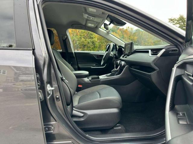 4T3LWRFVXNU076184 - 2022 TOYOTA RAV4 LE Schwarz Foto 9