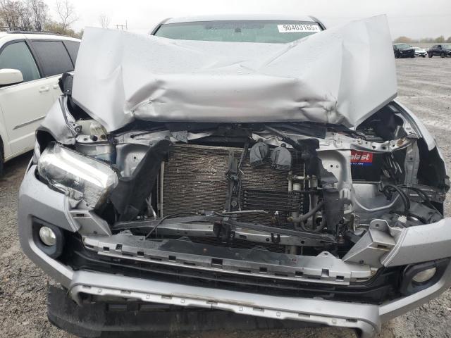3TMDZ5BN5HM016961 - 2017 TOYOTA TACOMA DOUBLE CAB ვერცხლისფერი ფოტო 11