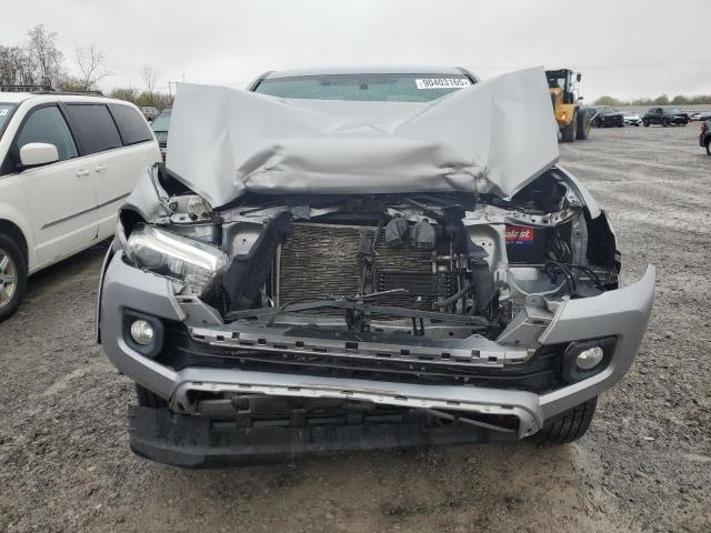 3TMDZ5BN5HM016961 - 2017 TOYOTA TACOMA DOUBLE CAB ვერცხლისფერი ფოტო 5