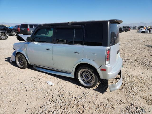 JTLKT324140136813 - 2004 TOYOTA SCION XB SILVER photo 2