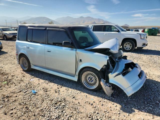 JTLKT324140136813 - 2004 TOYOTA SCION XB SILVER photo 4