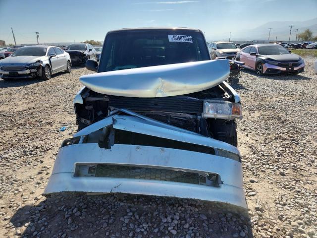 JTLKT324140136813 - 2004 TOYOTA SCION XB SILVER photo 5