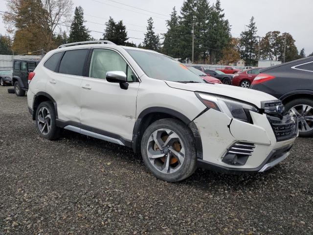 JF2SKARC4NH509329 - 2022 SUBARU FORESTER TOURING WHITE photo 4