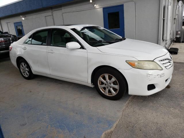 4T1BF3EKXAU553571 - 2010 TOYOTA CAMRY BASE Weiß Foto 4