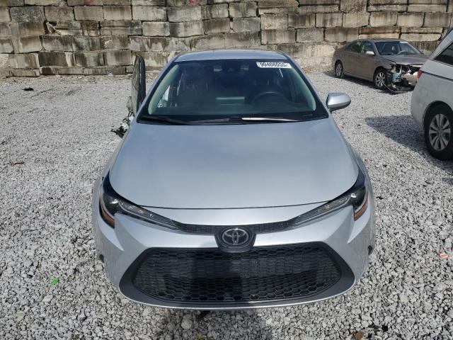 5YFEPMAEXNP289114 - 2022 TOYOTA COROLLA LE SILVER photo 5
