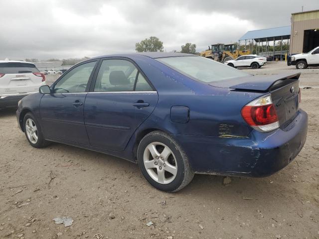 4T1BE32K95U010533 - 2005 TOYOTA CAMRY LE BLUE photo 2