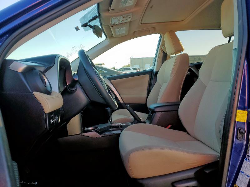 2T3RFREV6FW371800 - 2015 TOYOTA RAV4 XLE BLUE photo 7